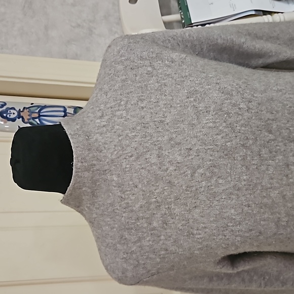 NANETTE LAPORE, SZ. XS, GRAY SWEATER WITH LONG SLEEVES WITH WHITE CUFFS. - Picture 2 of 16